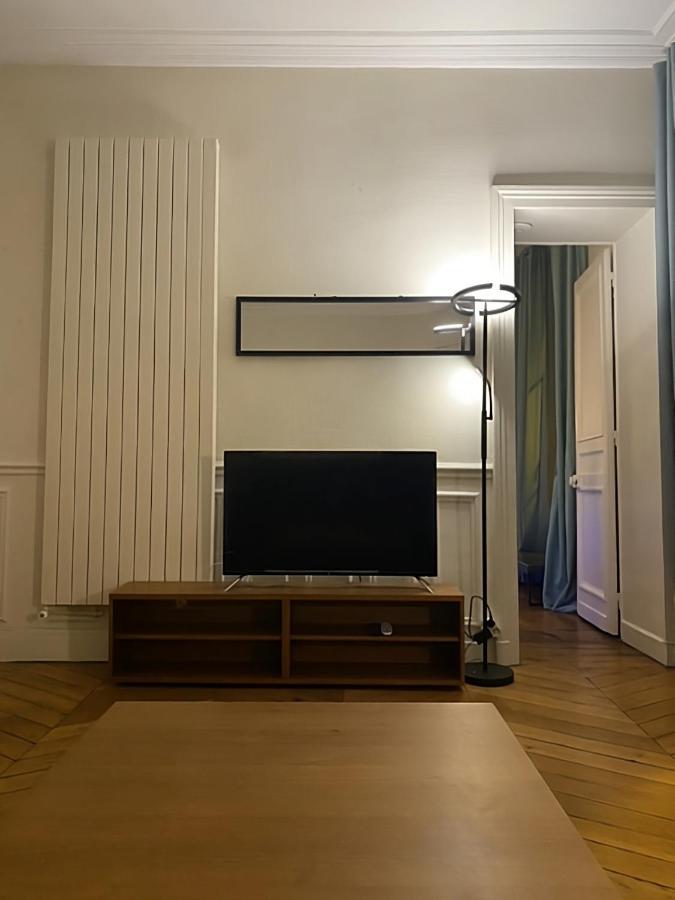 Spacious Apartment Next To Place Vendome Paris Exterior photo